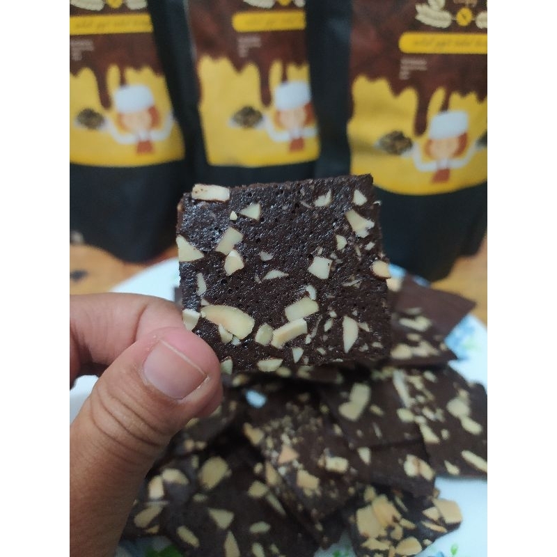 

Keripik Brownies / Peyek Brownies