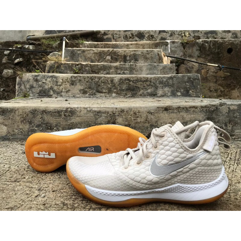 Nike Lebron Witness 3 cream ( 41 26 cm ) Ori bekas