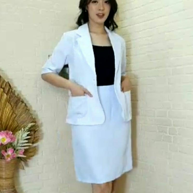 Snelli pendek wanita (jas dokter tangan pendek)