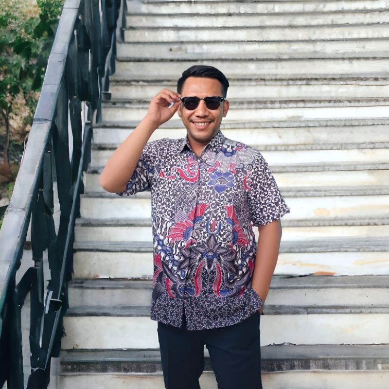 Batik Pria Lengan Pendek Reguler Perisai Merah Baju Seragam Batik Pria Kantor Dan Pesta Pernikahan