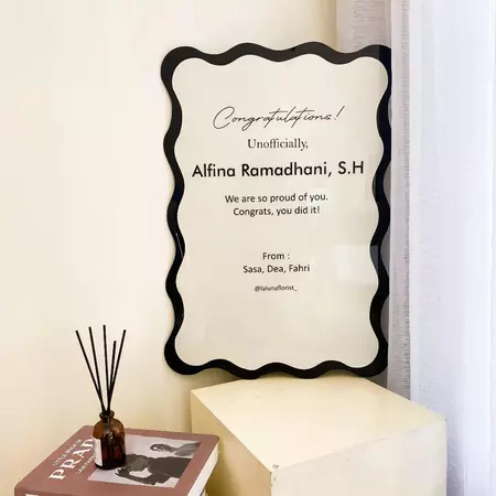 Bunga Papan Akrilik Ucapan Wisuda Acrylic Sign 70x50
