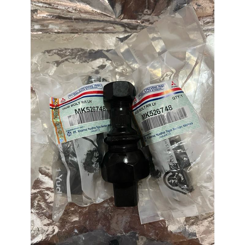 baut roda belakang kiri canter