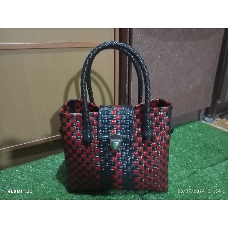 tas anyaman dari tali jali