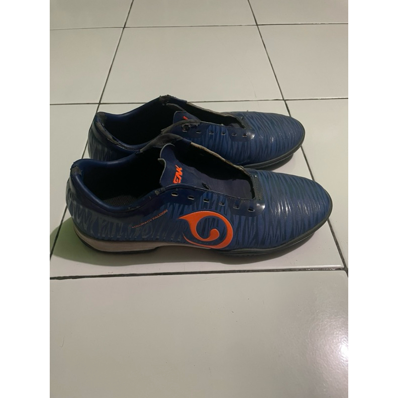 sepatu futsal enkai