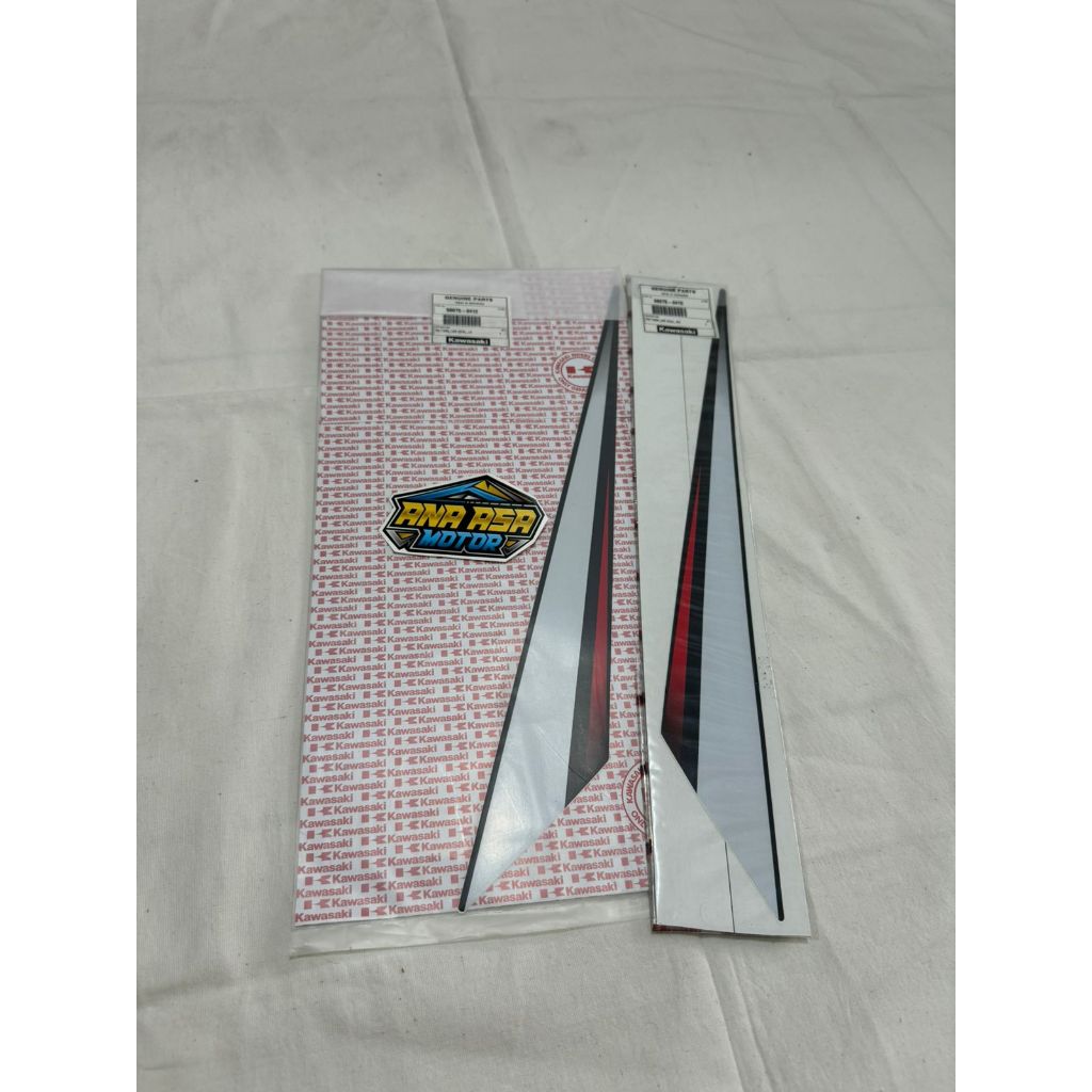 1 Set Kanan - Kiri Sticker Stiker Kawasaki Ninja RR NEW Hitam 2015 - 56075-0412 / -0413