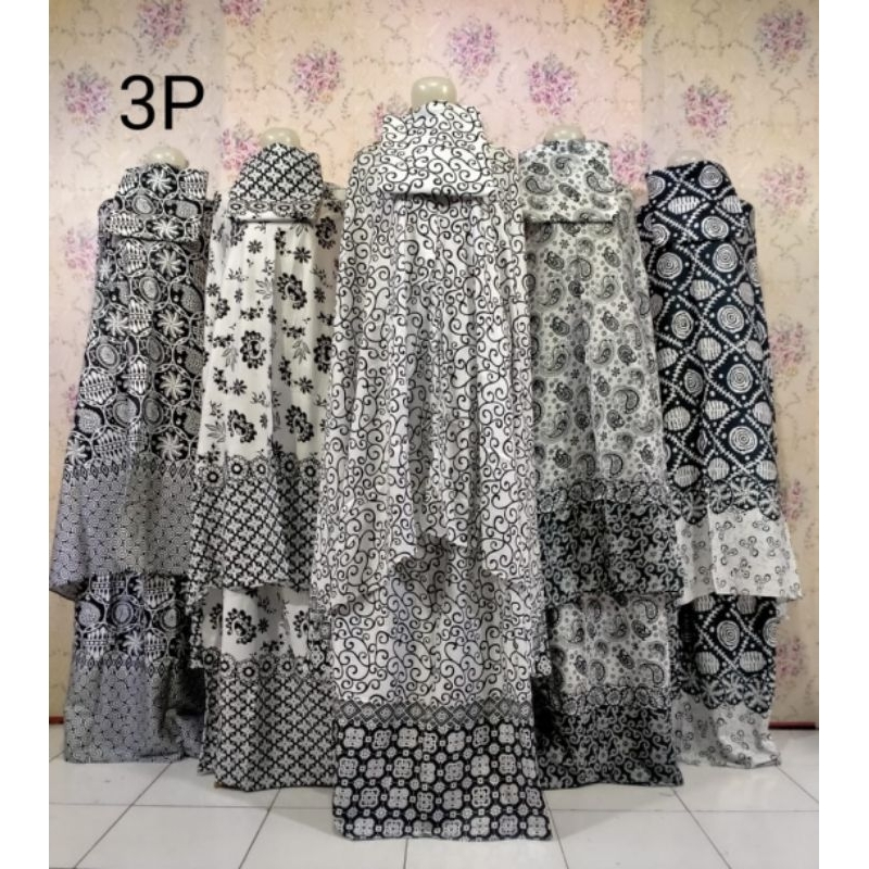 Mukena Batik Hitam Putih
