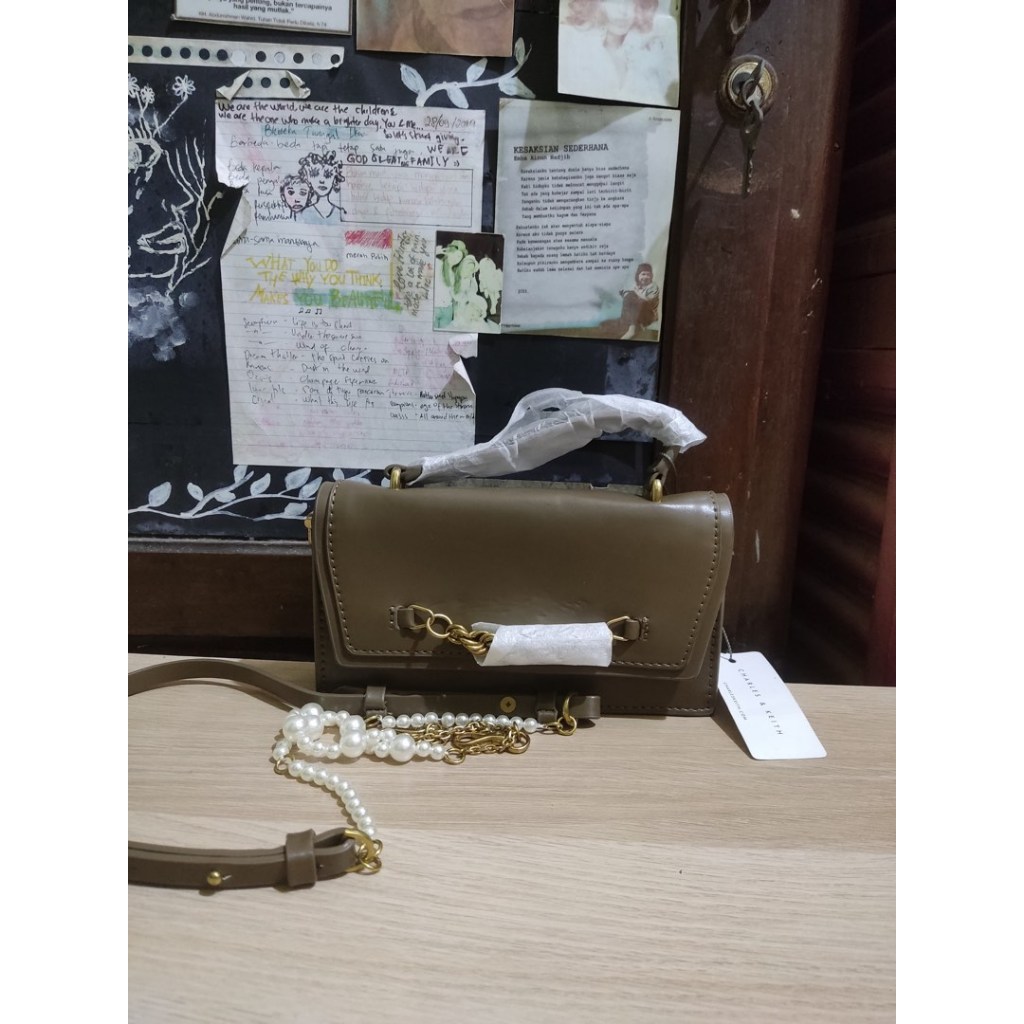 Charles and Keith Heirloom Chain Link Wallet