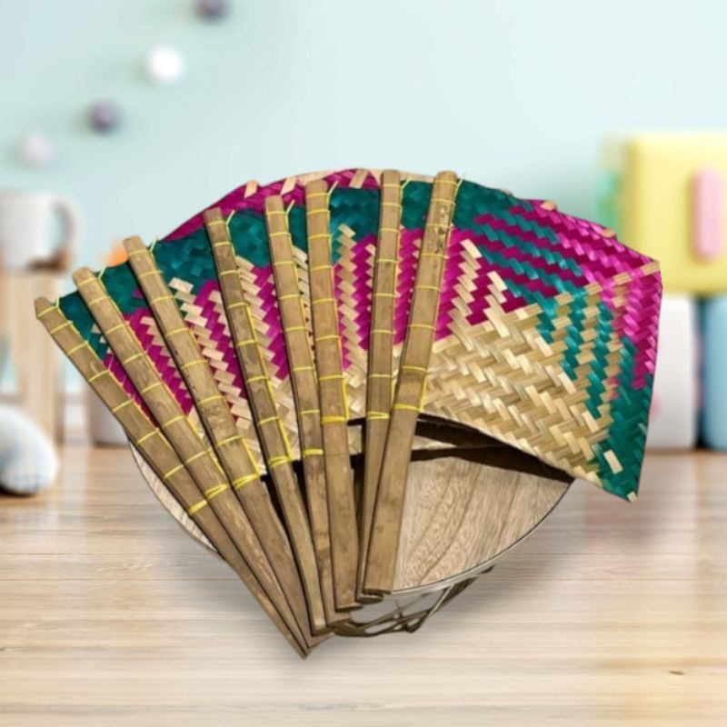 kipas manual terbuat dari bambu