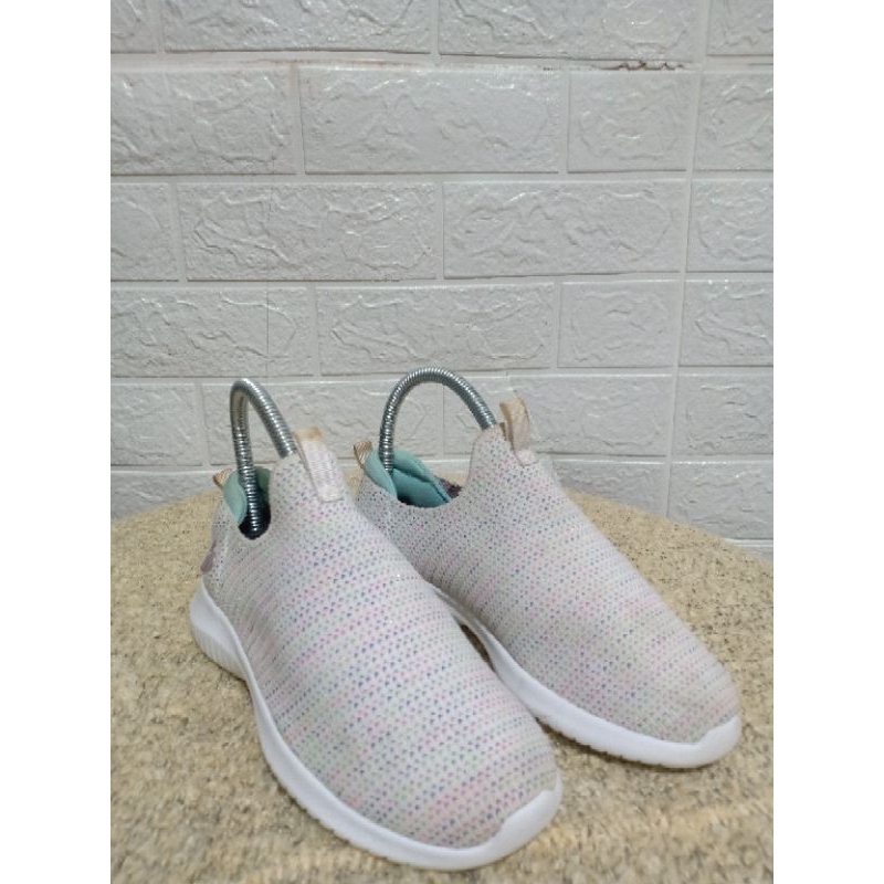 Preloved Sepatu Skechers ( size 33 Insole 21 cm)