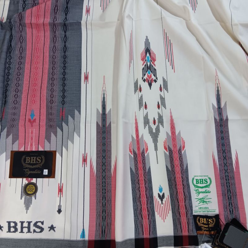 SARUNG BHS SIGNATURE GOLD S77 SGC 11 PUTIH