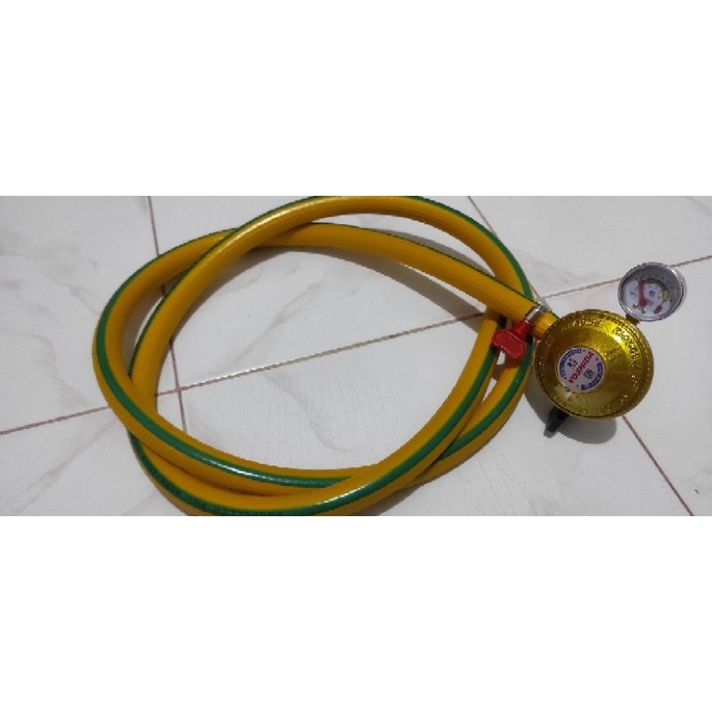 Regulator Yoshida dan Selang gas 3 lapis.