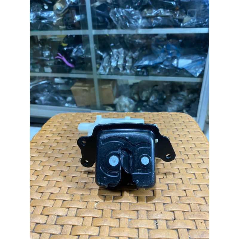 Doorlock bagasi Innova Reborn 2016-2022 PIN 3