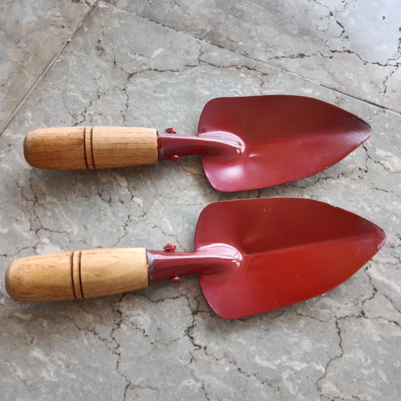 skop kecil untuk bertanam