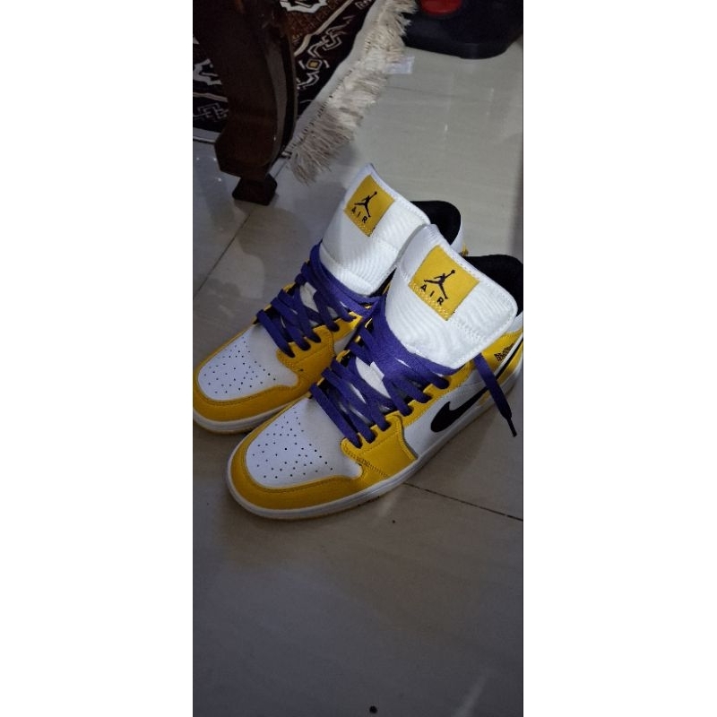 NIKE AIR JORDAN 1 MID SE Lakers Second/pernah dipakai