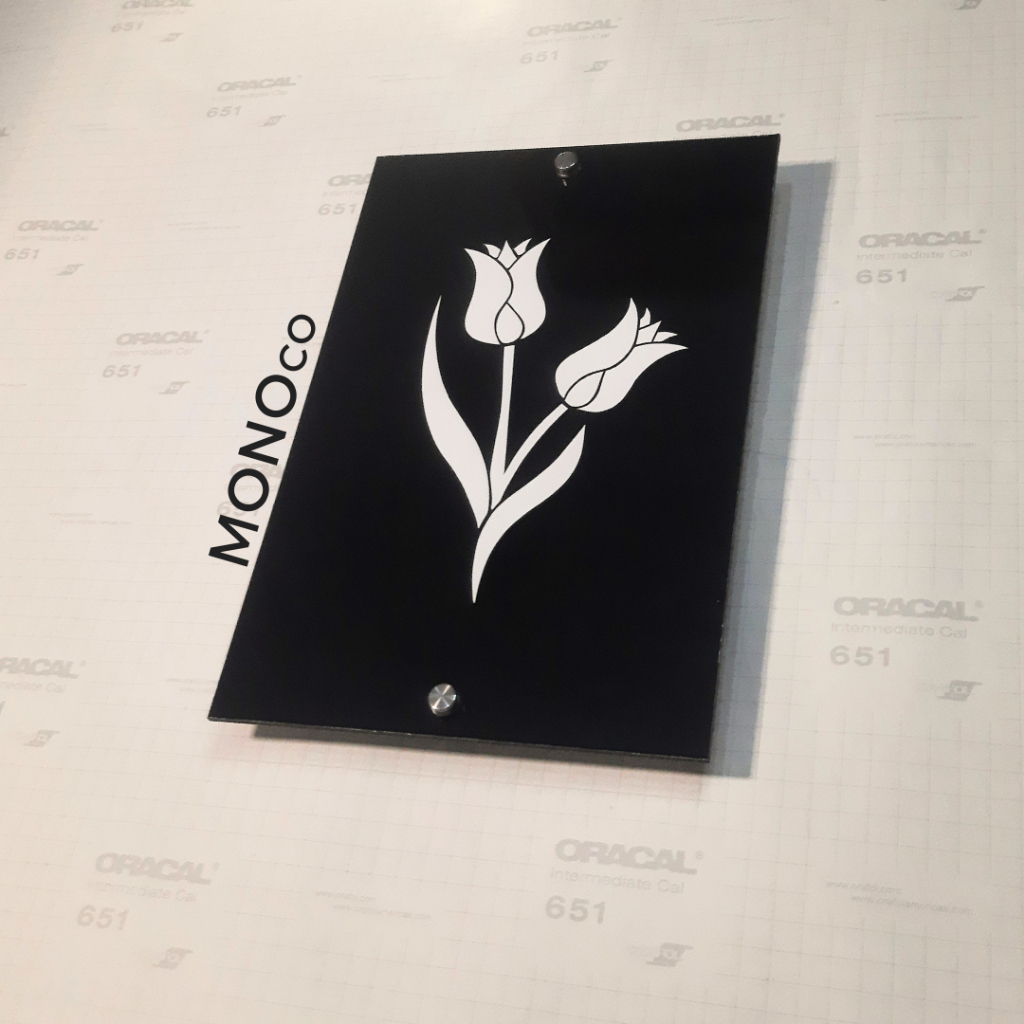 Pajangan Dinding Dekorasi Rumah Dinding Lily Blok Hitam gambar Putih WALL DECOR / DEKORASI RUMAH / H