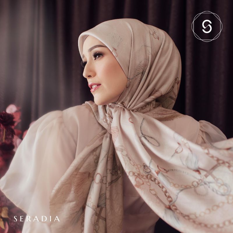 Hijab Segi Empat Motif (Adelia Pasha)