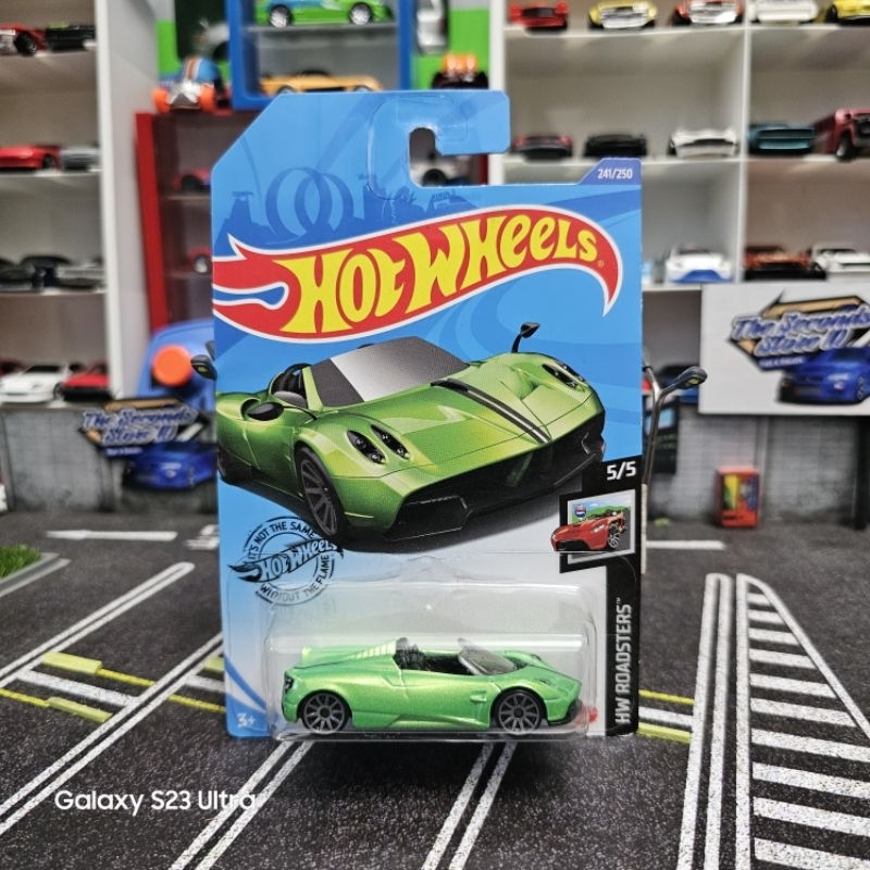 Hotwheels '17 Pagani Huayra Roadster Hijau