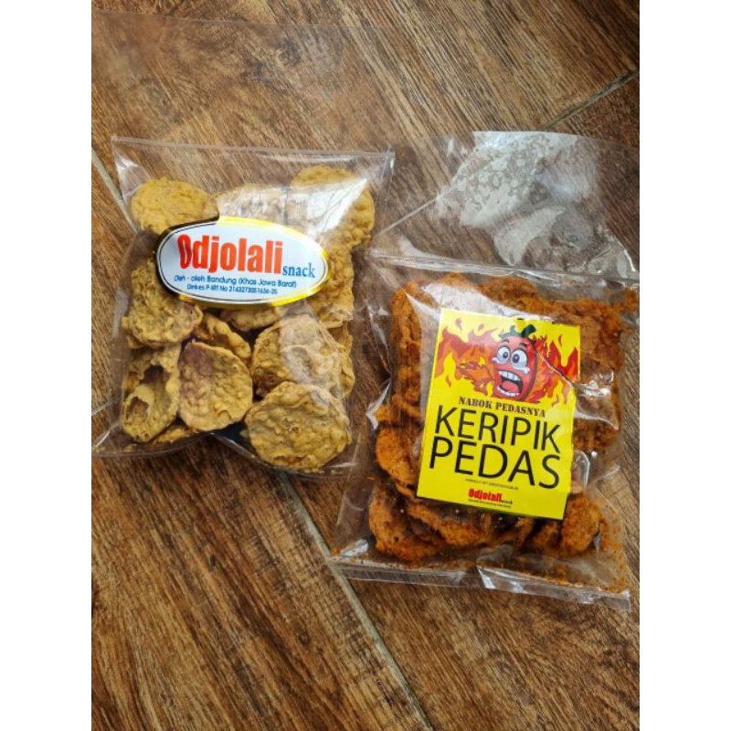 

KRIPIK TEMPE PEDAS,RENYAH,NIKMAT POOL