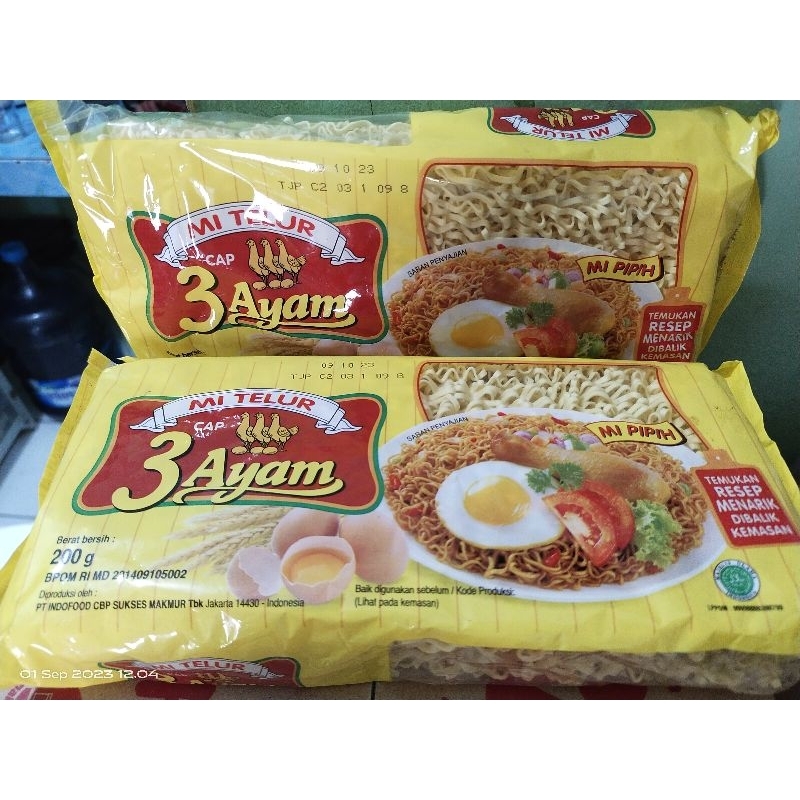 

Mi telur cap tiga ayam