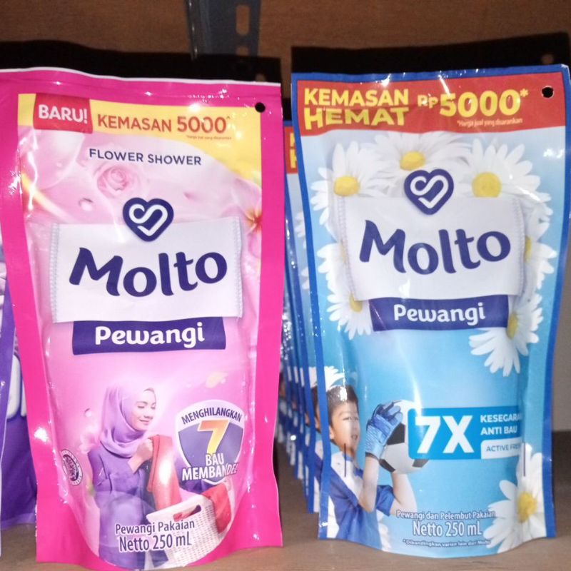 MOLTO PEWANGI 250ml