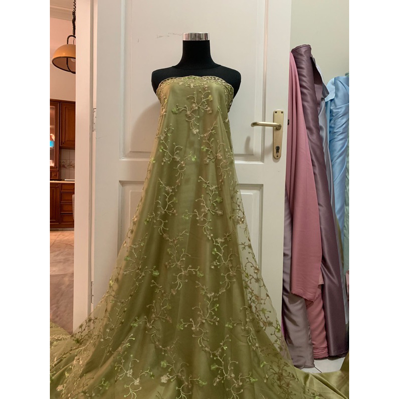 Kain Bahan Kebaya Brukat Tile Bordir Bunga Gardenia Two Tone Dua Warna Hijau Olive