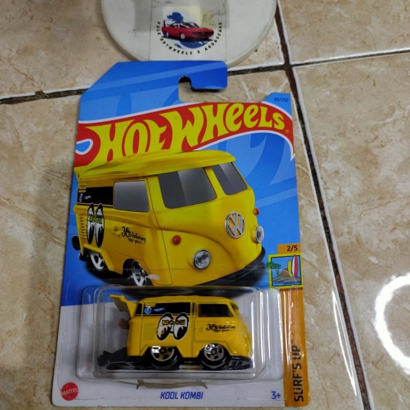 hotwheels kool kombi moon eyes kuning