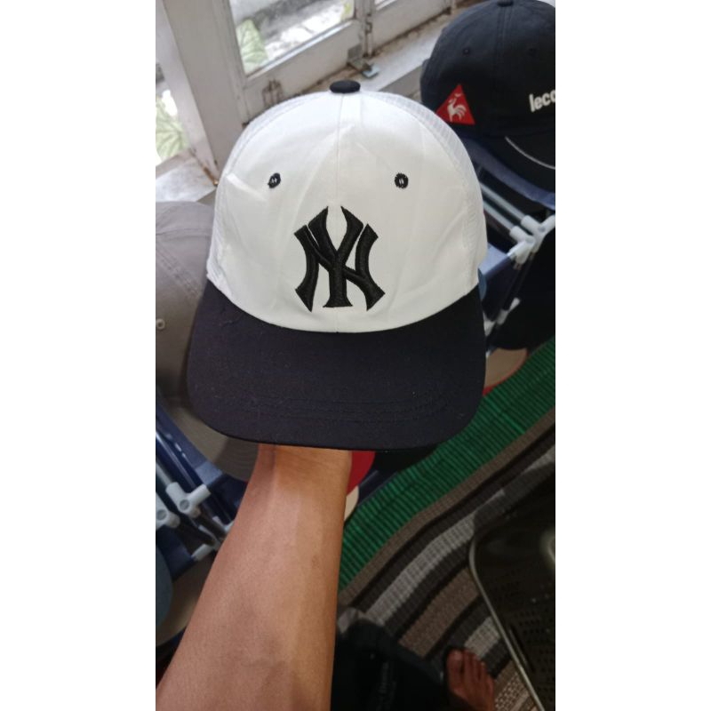 Topi Trucker (Jaring) Logo NY Warna Putih Visor Hitam