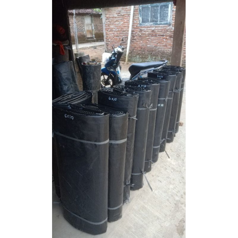 plastik HDPE GEOMEMBRAN 300micron lebar 6 meter