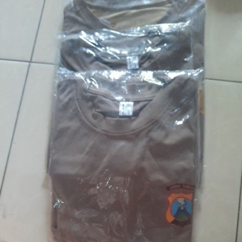 kaos dalam coklat polri