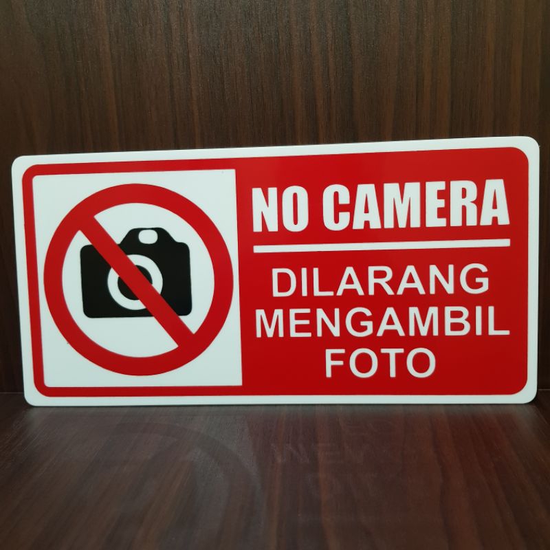

Akrilik Signage NO CAMERA - DILARANG MENGAMBIL FOTO 15×30cm