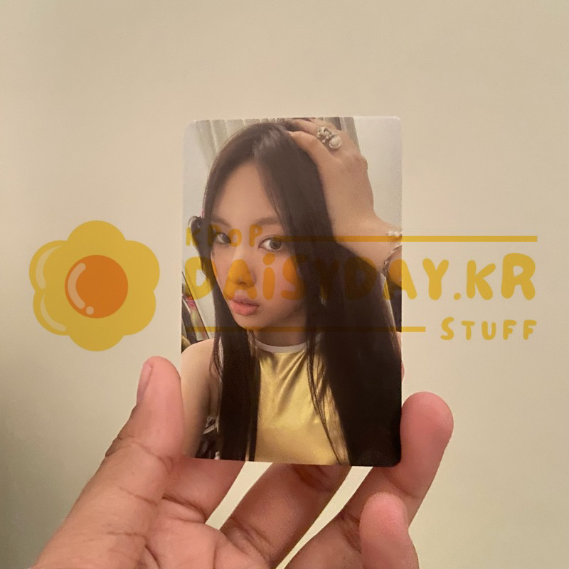 PC HYEIN NEWJEANS GET UP WEVERSE VER