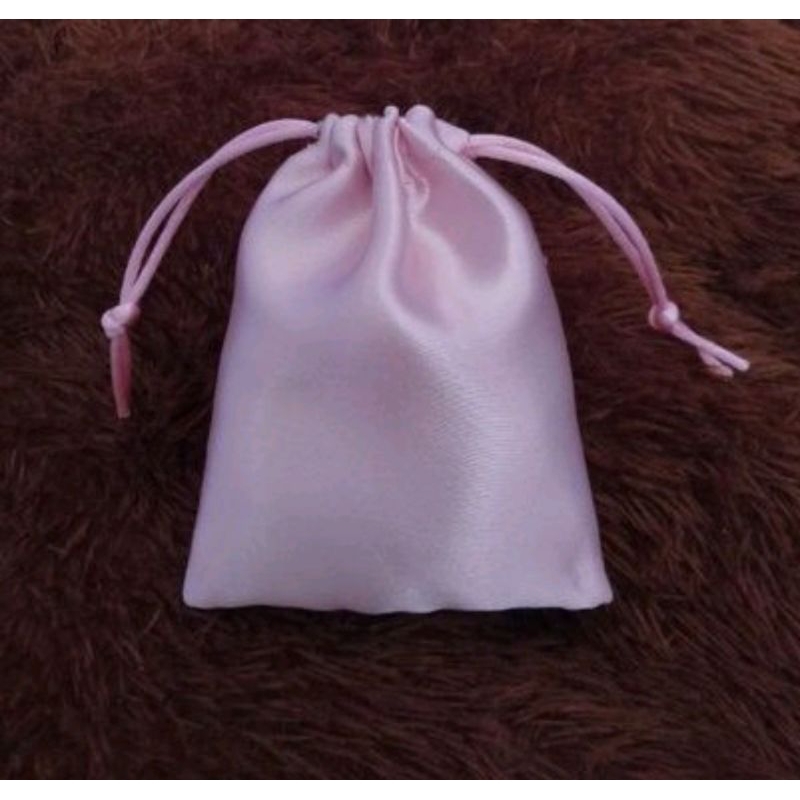 

Pouch , pouch Serut Bahan Satin. Tali serut Satin ( tali cina ). Pouch Satin Serut 2 sisi. tas serut. tas serut custom