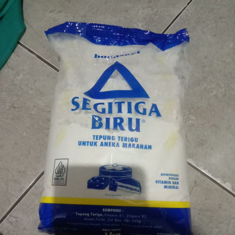 

tepung segitiga biru satu kg