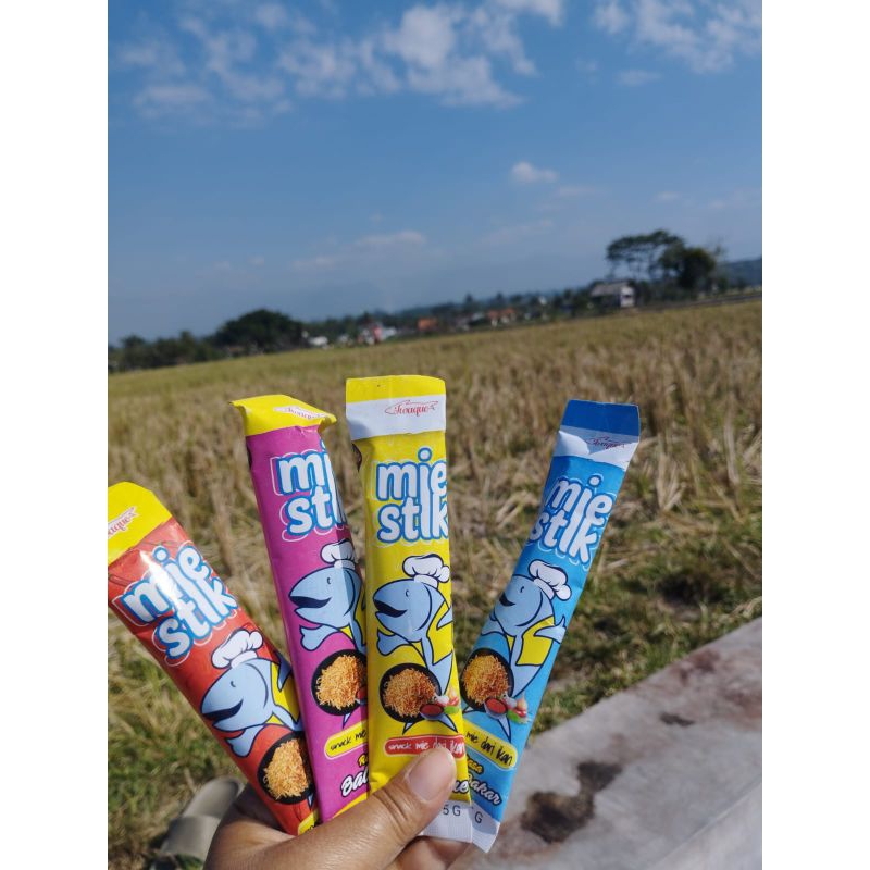 

mie stik/mie stik ikan/snack anak/jajan anak/snack mie/mie/mie stik swaque/mie stik isi 20/makanan ringan/sncak ringan/jajan anak sd