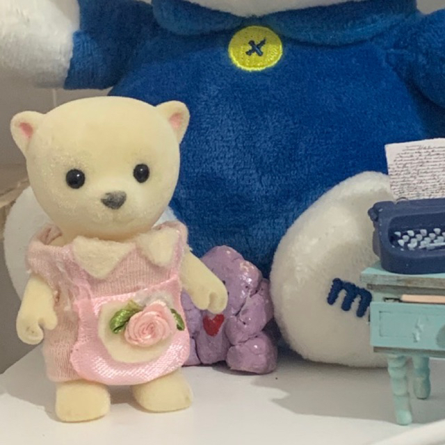 preloved sylvanian families polar bear (rare)