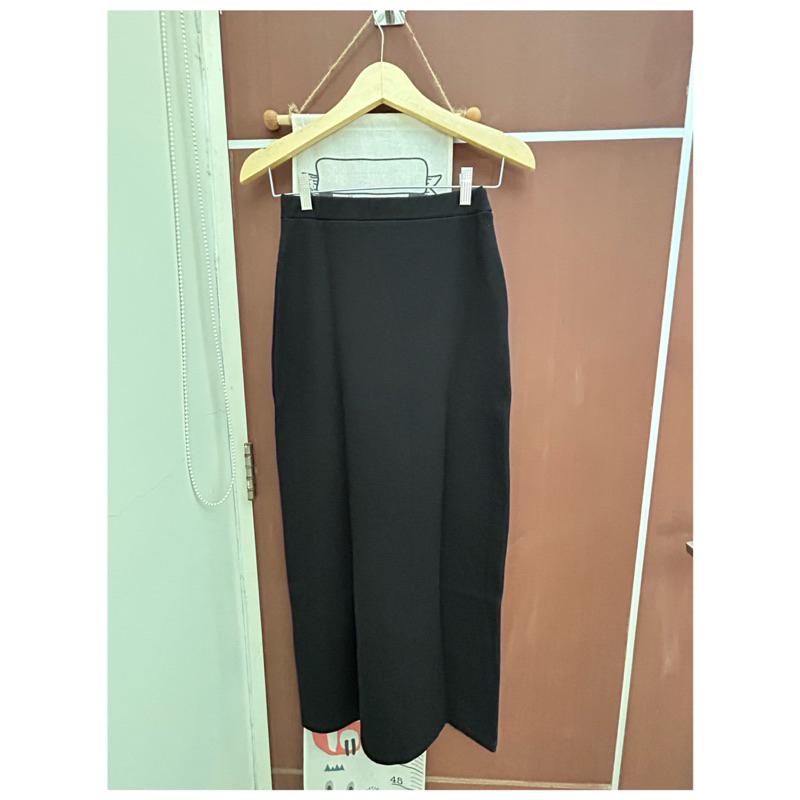 (preloved) Rok pensil panjang Nueta warna Hitam
