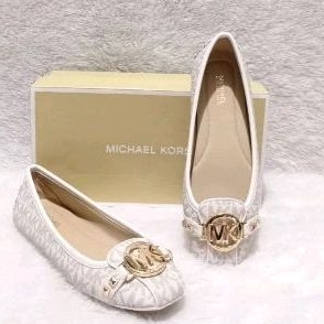 Sepatu MK Fulton Vanilla size 7