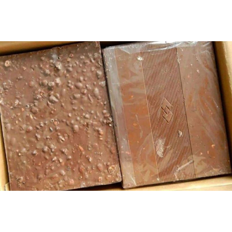 

silverqueen blok 1kg isi almond mix mede