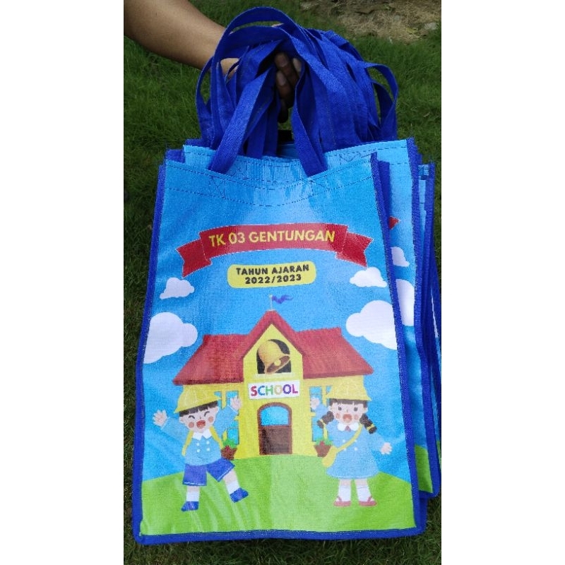 

GOODIE BAG WISUDA TK SD SMP SMA 30X40X8cm