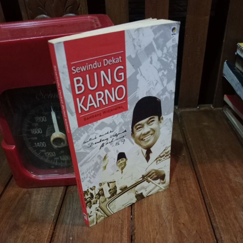 SEWINDU DEKAT BUNG KARNO - BAMBANG WIDJANARKO