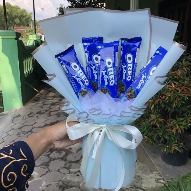 

Buket hadiah wisuda Makassar Snack oreo