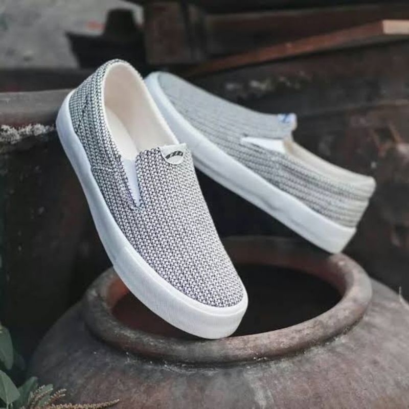 RAFHEOO Footwear Sepatu Pria Hsta Slip On Blue Sashiko size 43