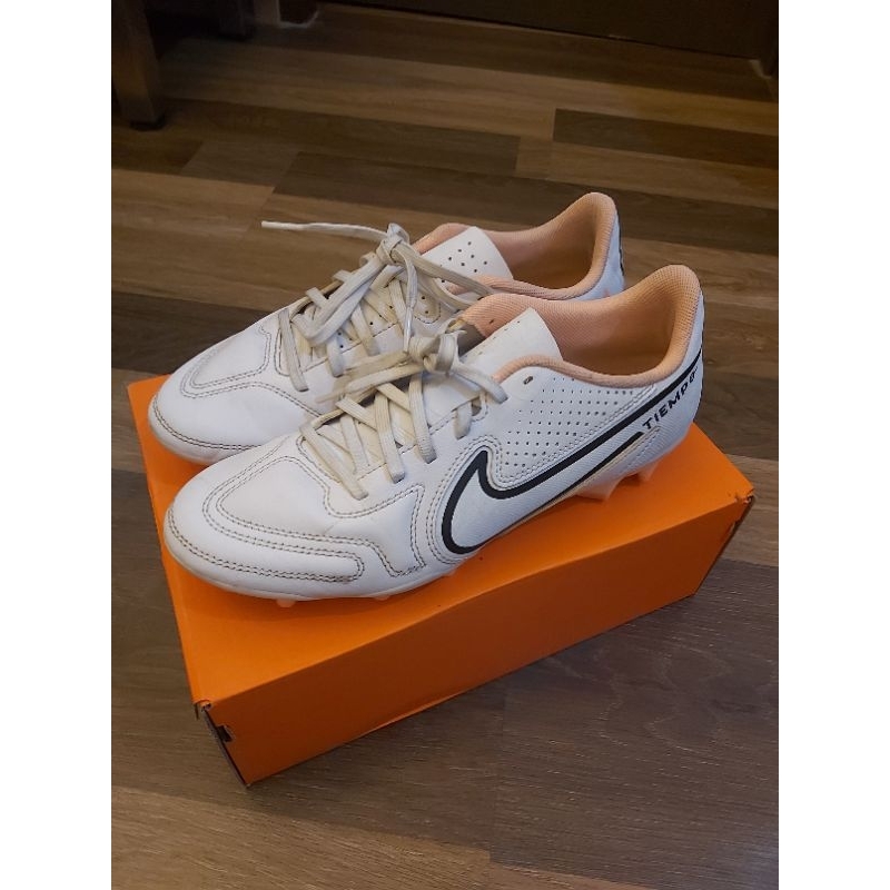Sepatu Bola Nike Tempo