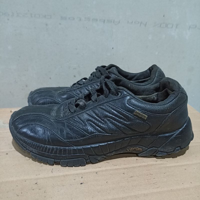 sepatu fila full black leather hiking vibram