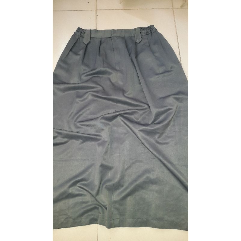 Rok Abu Abu Rempel Panjang SMA Preloved Bahan Licin