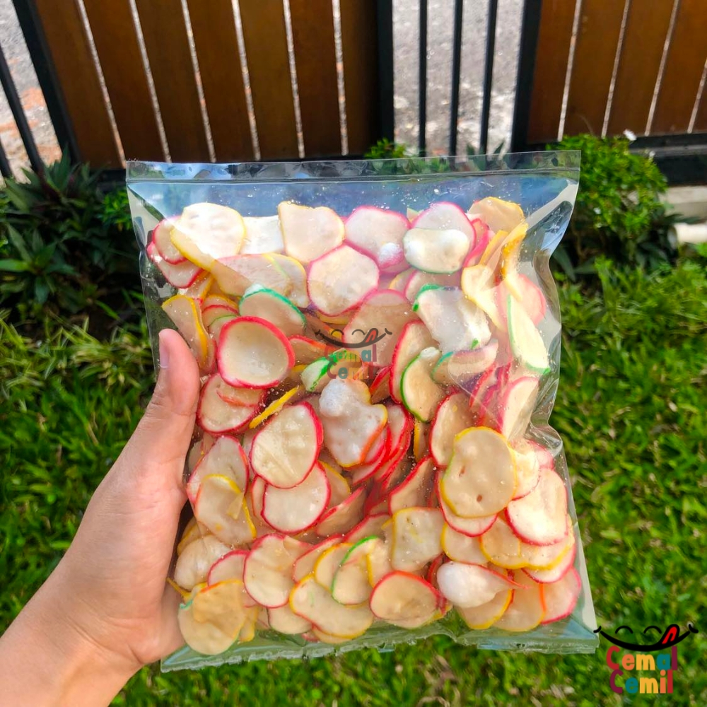 

Kerupuk Seblak Bawang Kering Gurih Renyah by Cemilan Ruma 200 Gr