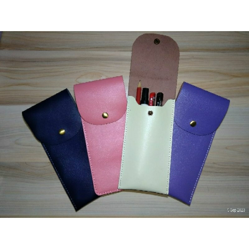 

Tempat Pensil Kulit Asli Handmade