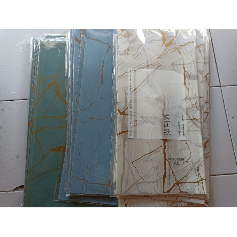 

kertas buket motif marble 20 lbr mix