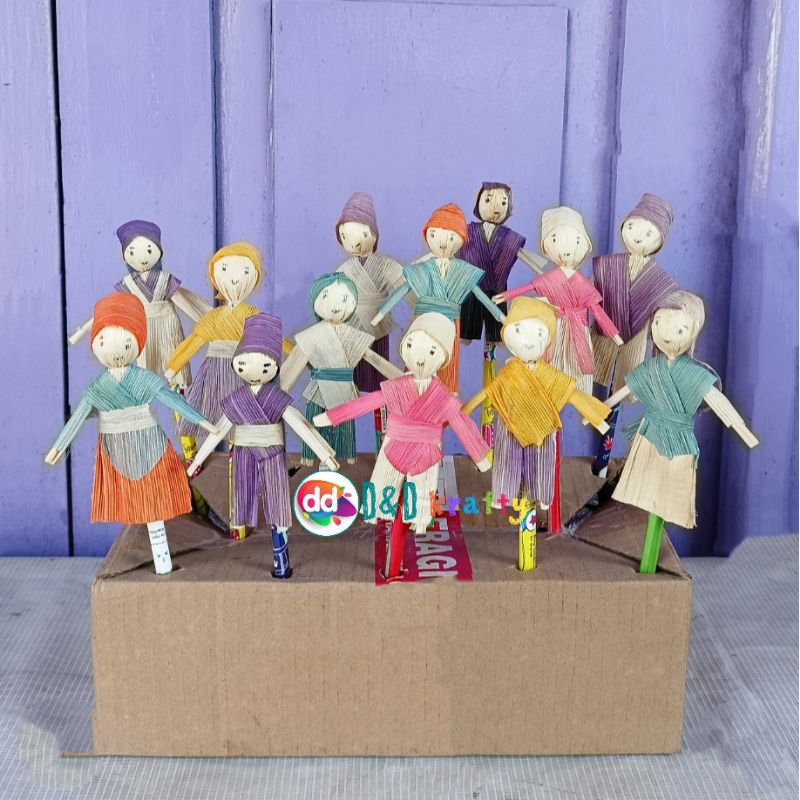 

prakarya kerajinan boneka pensil dari kulit jagung