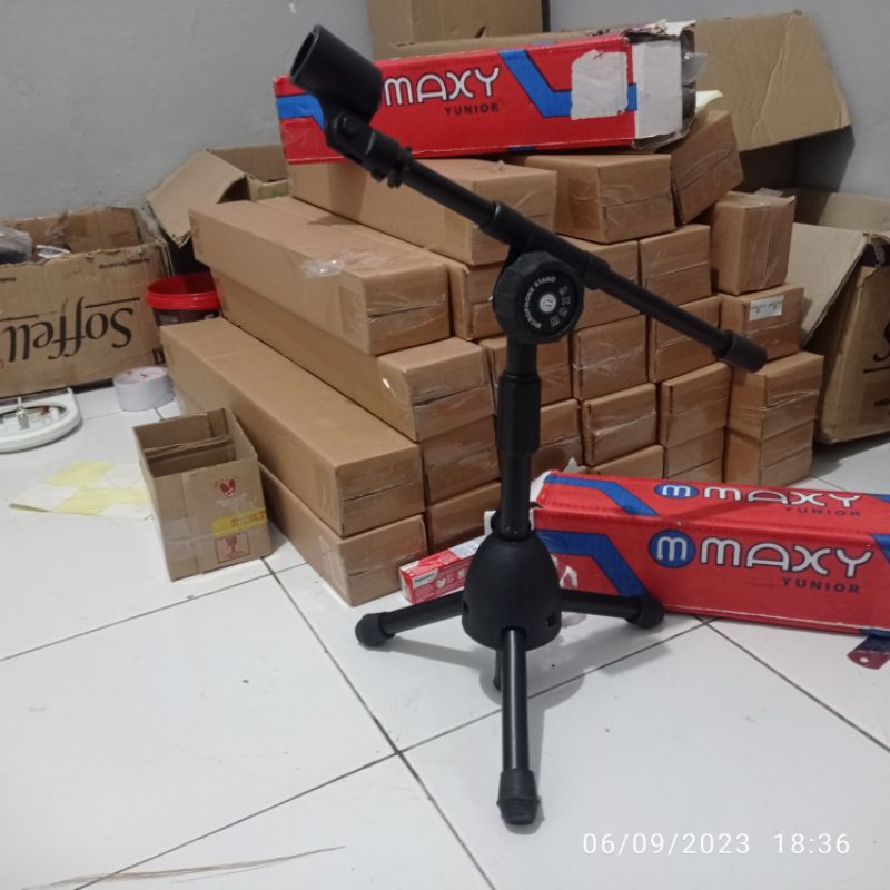 Stand mic pendek Stand Microphone merk maxy pendek